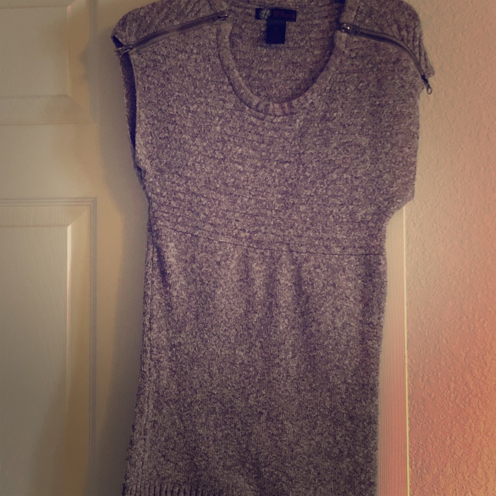 Sleeveless sweater too